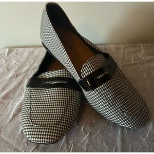 Torrid Black and White Women’s Houndstooth preppy Loafers wide size 9.5WW